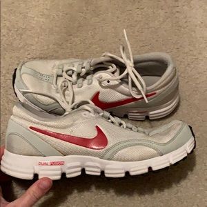 Nike tennis shoes good condition sz 8